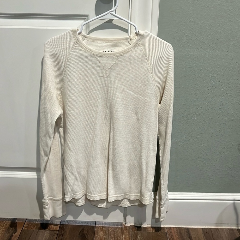Cream colored Mossimo thermal. Side M